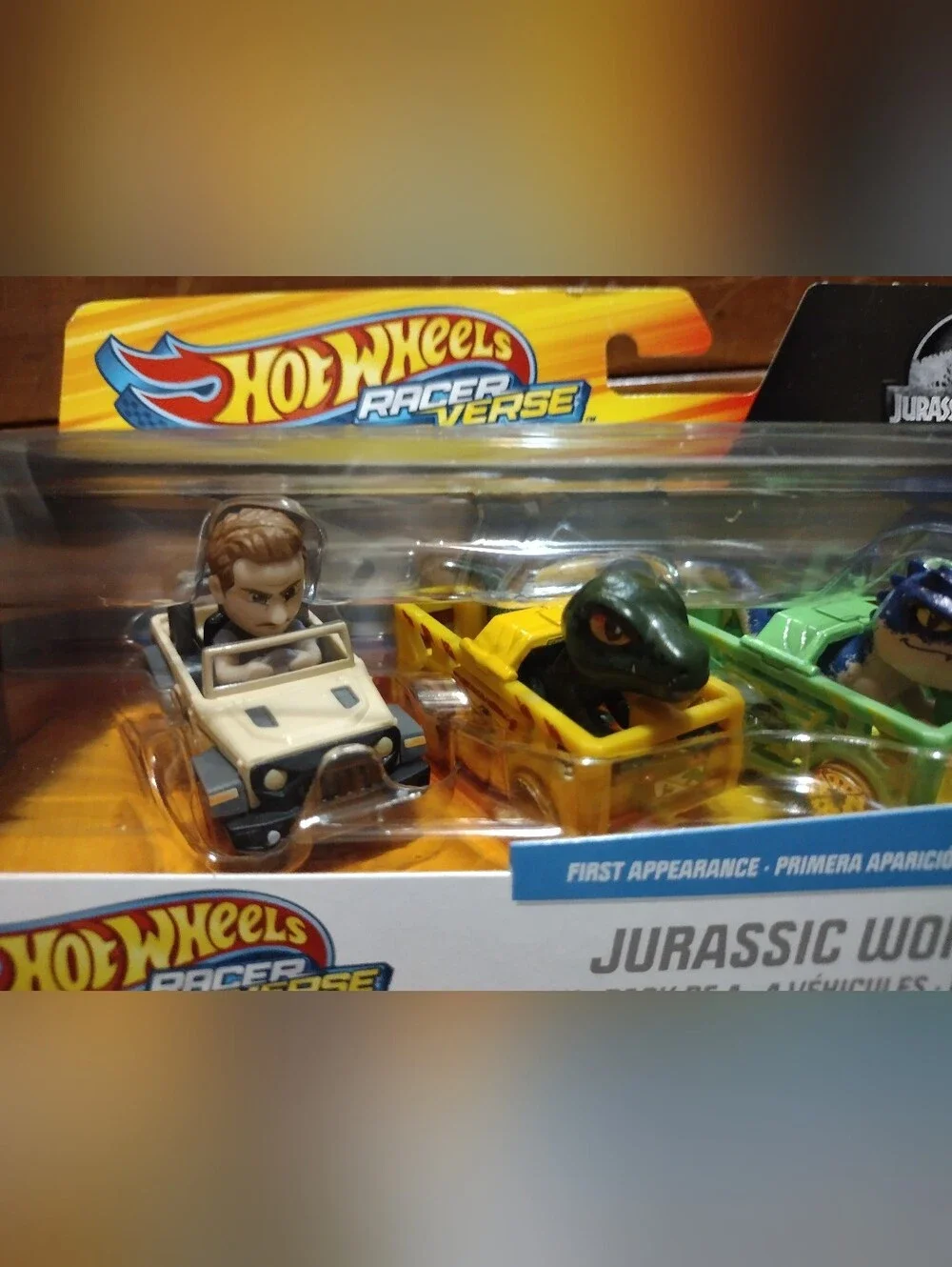 Hot Wheels Racer Verse Jurassic World Vehicles         4 Pack